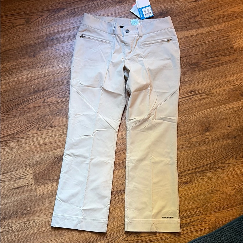 New Columbia Women's Tan Pants  10 Short